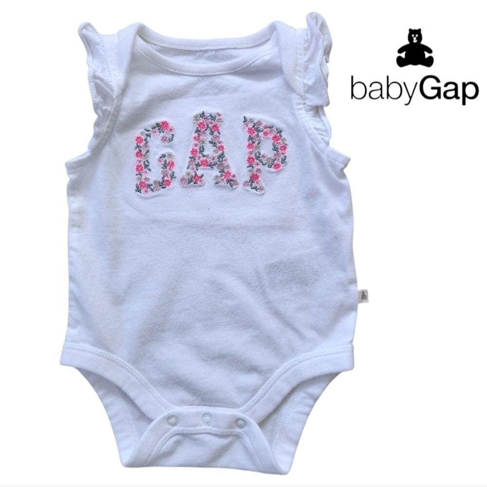 Baby Gap Girls Embroidered Logo Bodysuit 100% Organic Cotton Newborn - 3 Months